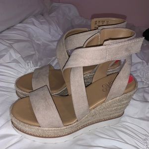 Tan/ Taupe Wedges- size 6